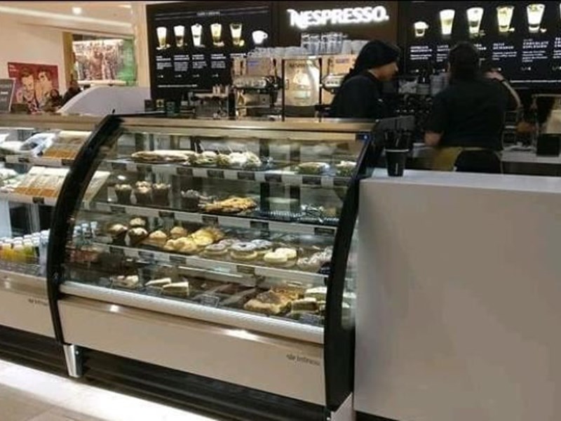 GUÍA PARA COMPRAR UNA VITRINA EXPOSITORA